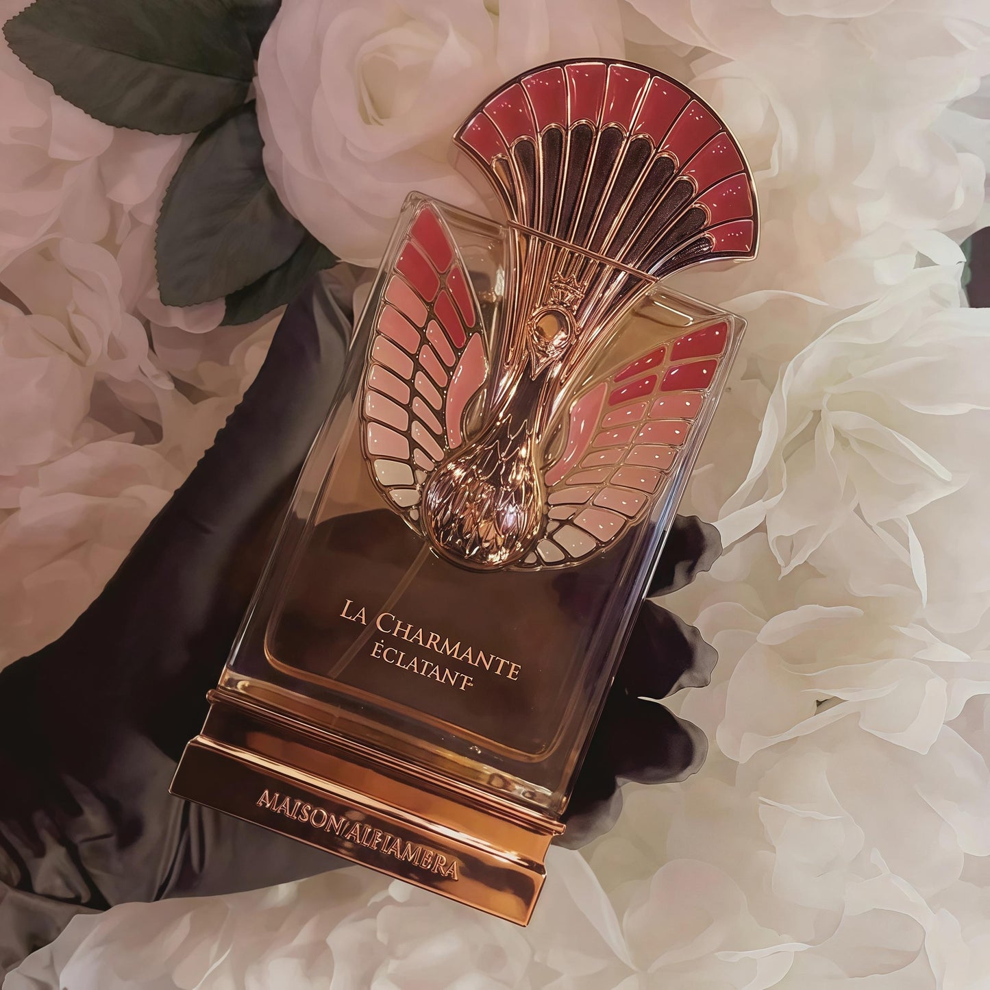La Charmante Éclatant de Maison Alhambra 100ml   frescura frutal, dulzura floral y calidez gourmand Fragancia Aromática Cítrica Ámbar Aromático